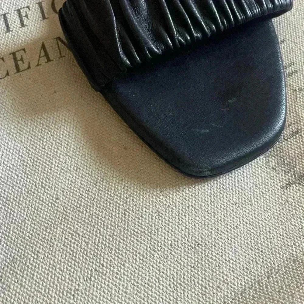Lewit Black Scrunched Sandals Size 37.5EU / 7US - Picture 2 of 9